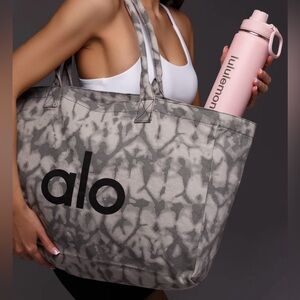 New Alo yoga large tote authentic NWT
